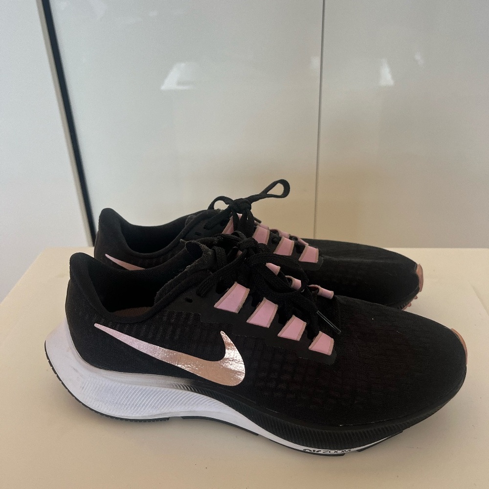 Nike black & rose gold Zoom Pegasus 37